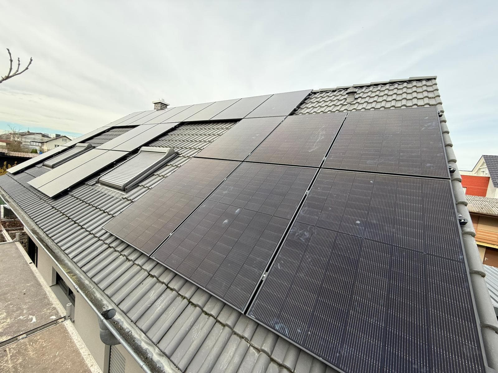Neubauprojekt mit professioneller Solaranlage